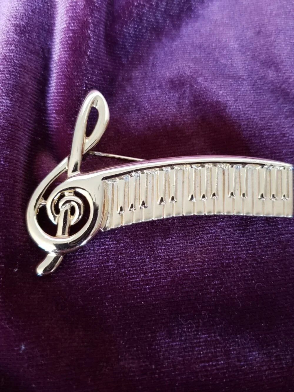 Brooch Music
